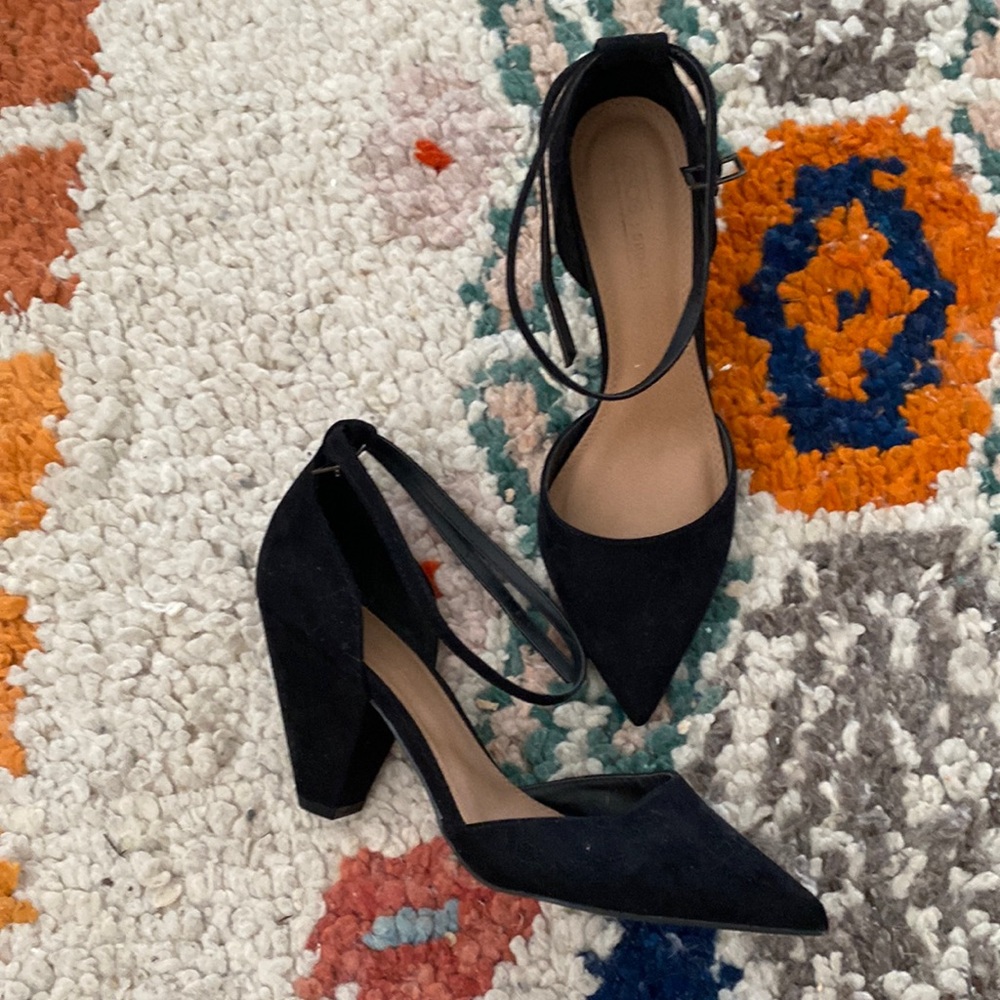 Black scrappy heels